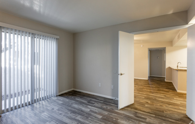 2 beds, 1 bath, 810 sqft, $1,395, Unit 66