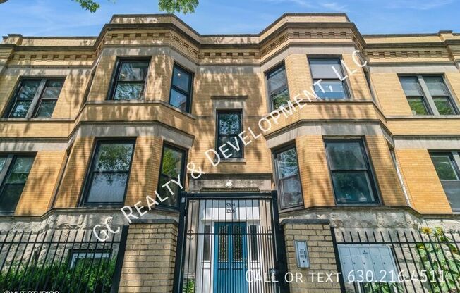 3266 W WRIGHTWOOD AVE