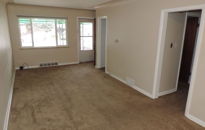 2 beds, 1 bath, $1,900