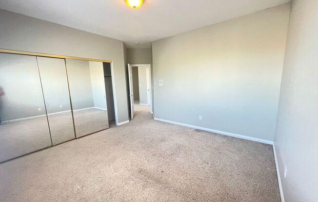 3 beds, 2.5 baths, $3,300