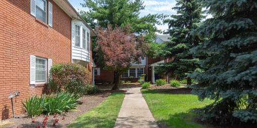 Oxford Court Apartments Exterior