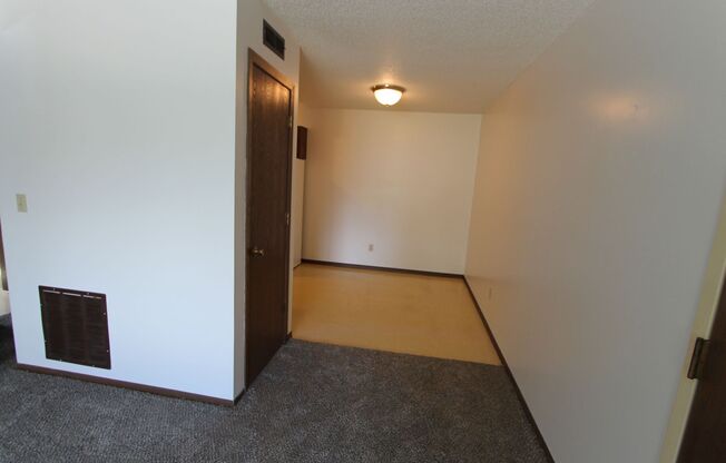 1 bed, 1 bath, 555 sqft, $595, Unit 02