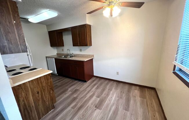 2 beds, 1 bath, 800 sqft, $950