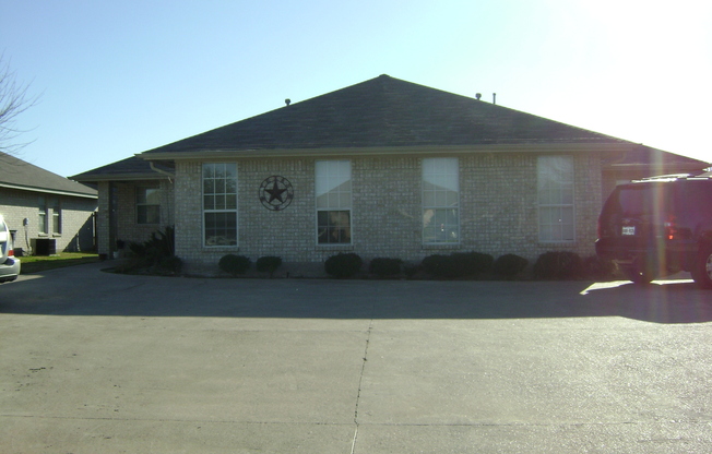 College Station - 3 Bedroom / 3 Bath duplex - Fenced in Yard.