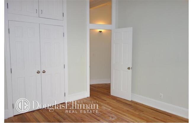 4 beds, 1 bath, 1,100 sqft, $4,950, Unit 2