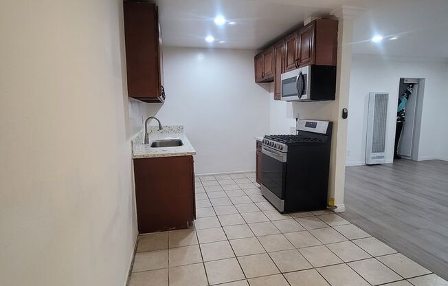 1 bed, 1 bath, 750 sqft, $1,845, Unit 02