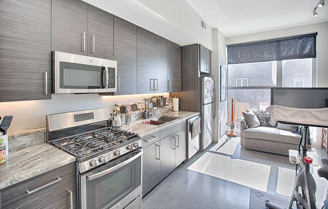 Studio, 1 bath, 600 sqft, $2,050, Unit 410