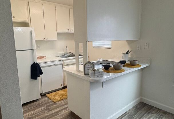 2 beds, 1 bath, 704 sqft, $1,995, Unit 202