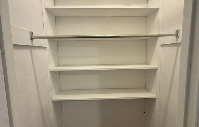 1 bed, 1 bath, 962 sqft, $1,510, Unit New King Edward  306