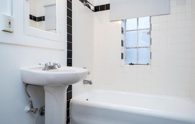 Studio, 1 bath, 485 sqft, $1,195, Unit 406