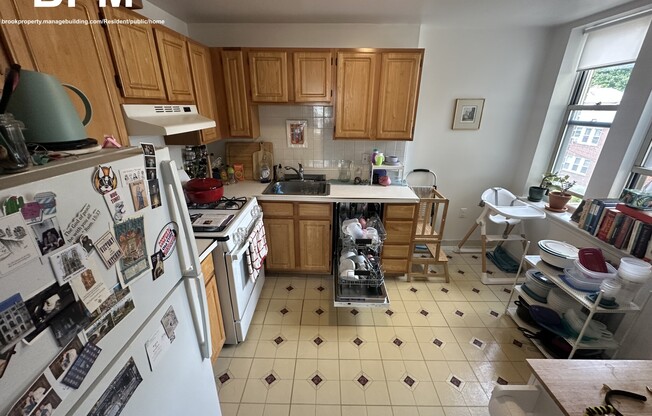2 beds, 1 bath, $2,900, Unit 12