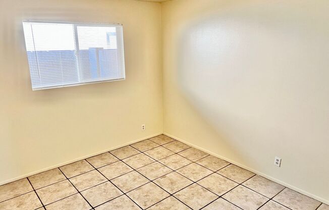 2 beds, 1 bath, $1,095