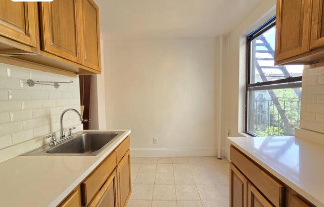 417 E 187 ST