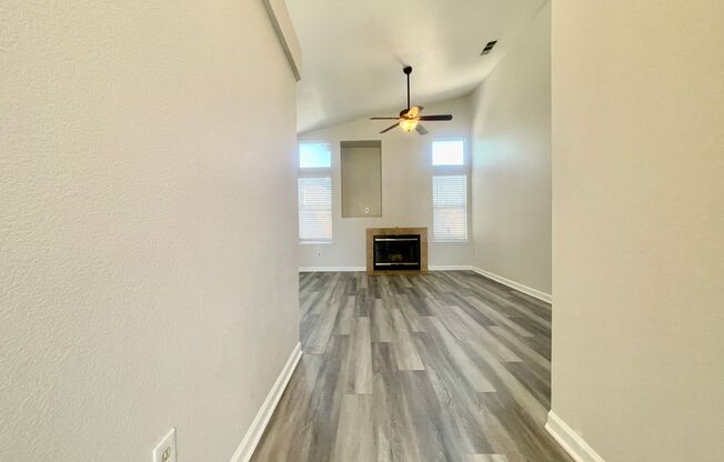 Move in ready 3bed / 2bath ! Don't miss this incredible opportunity !
