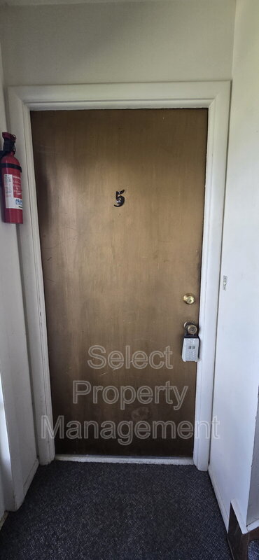 3839 SLEEPY HOLW LN