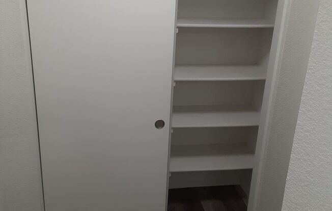 1 bed, 1 bath, 678 sqft, $1,675, Unit 2402