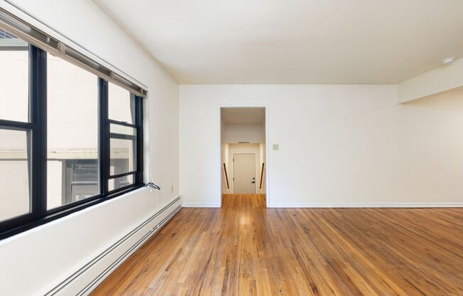 1 bed, 1 bath, 700 sqft, $1,595, Unit B306