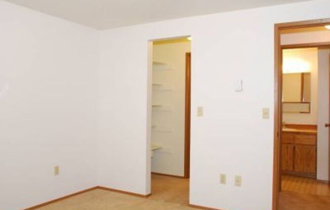2 beds, 1 bath, 900 sqft, $1,150, Unit 102