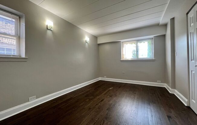 6015-23 N. Fairfield