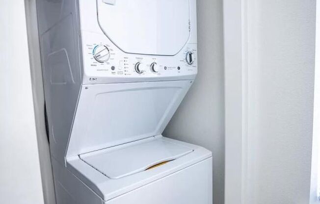 Studio, 1 bath, 327 sqft, $1,595, Unit #121