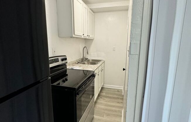 Studio, 1 bath, 500 sqft, $900