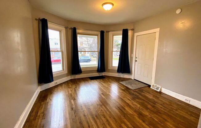 641 Coit NE