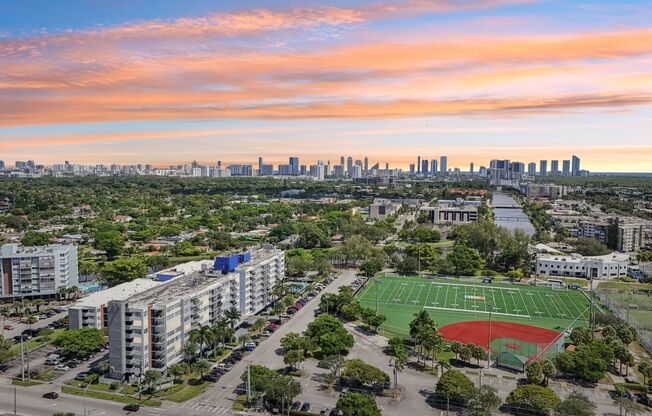 Grand Island Square - 3 Miles to Aventura Mall