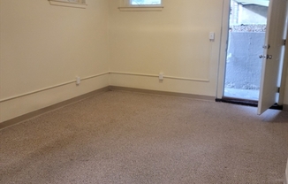 1 bed, 1 bath, 1,000 sqft, $1,895, Unit R