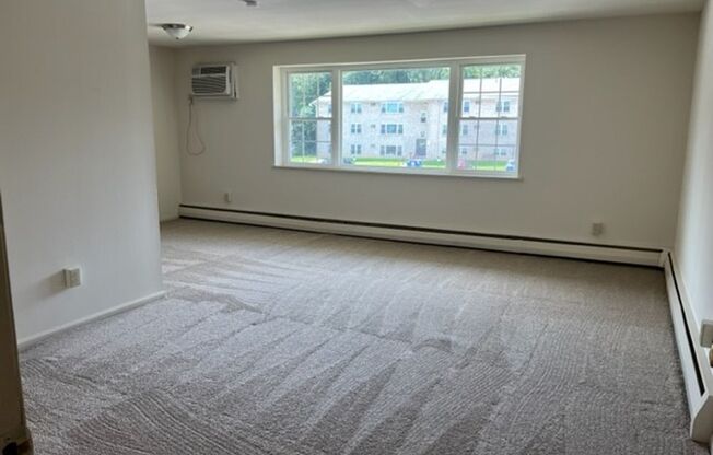 1 bed, 1 bath, 700 sqft, $1,200, Unit 532