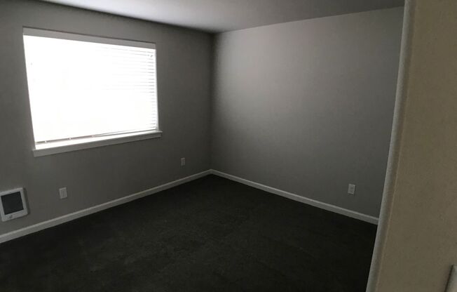 152- 957, 959 NW Oak Ave