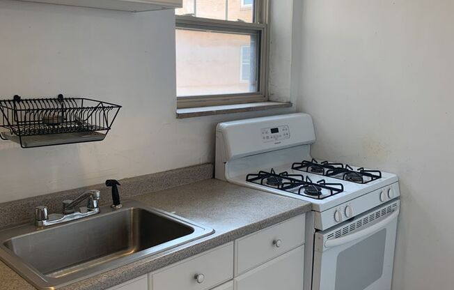 2 beds, 1 bath, $1,750, Unit 309C
