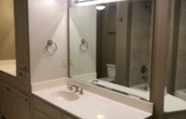 2 beds, 2 baths, $1,375, Unit 222