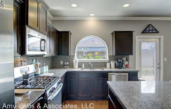7425 Russ Lane