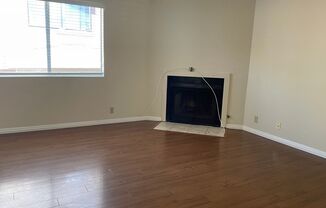 2 beds, 1 bath, 900 sqft, $2,300