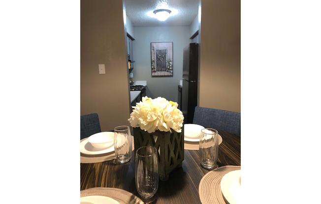 2 beds, 1.5 baths, 811 sqft, $1,090