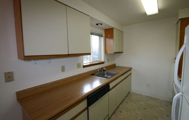 2 beds, 1.5 baths, $1,450, Unit #04