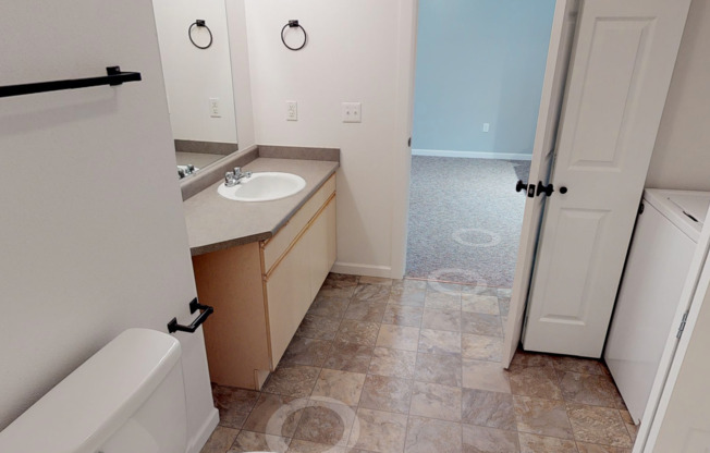 2 beds, 1 bath, 840 sqft, $1,525