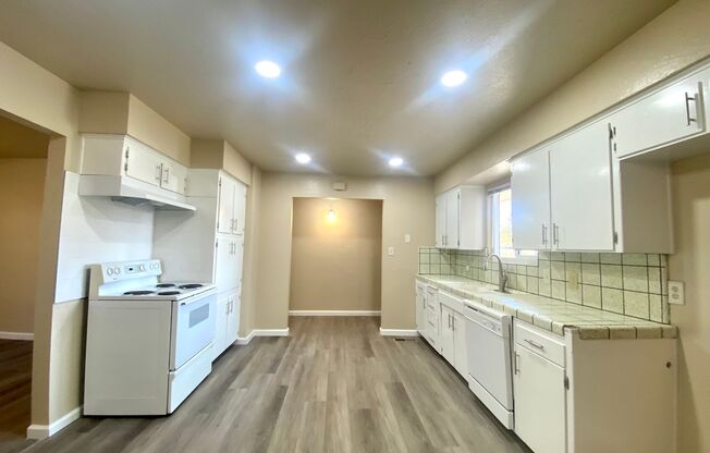 $1,895 Peach & Mckinley, 3 Bedroom - E. Home Ave, Fresno