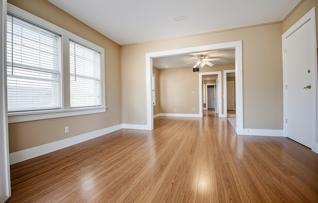 Beautiful Apartments near Loose Park!!!