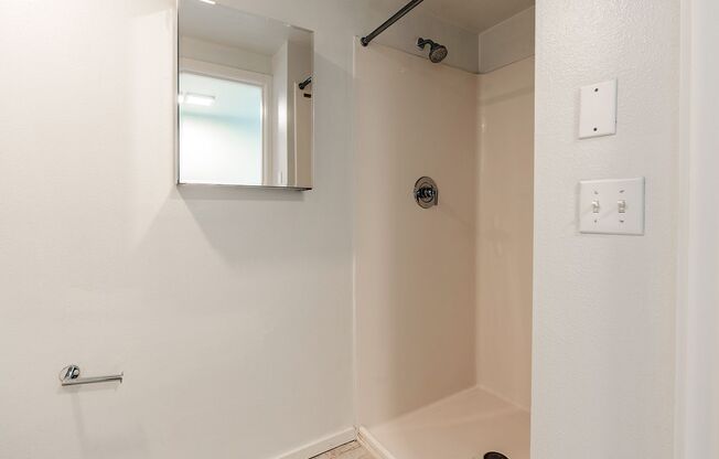 Studio, 1 bath, 190 sqft, $850, Unit 405