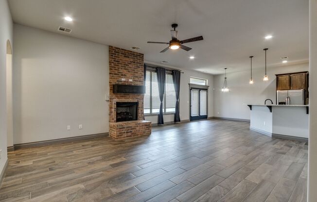 3 Bedroom 2 Bath 3 Car Garage - Edmond