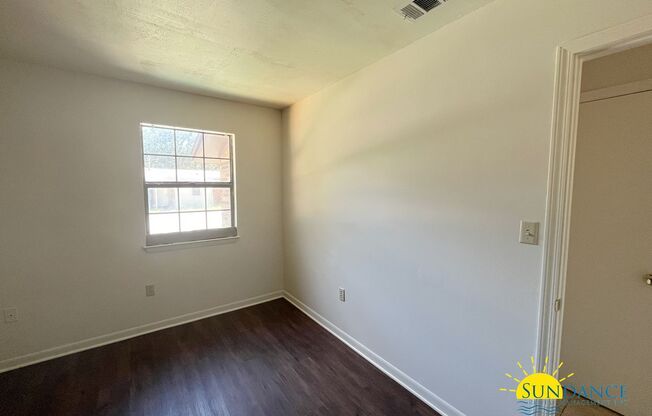 2 beds, 1 bath, $1,075