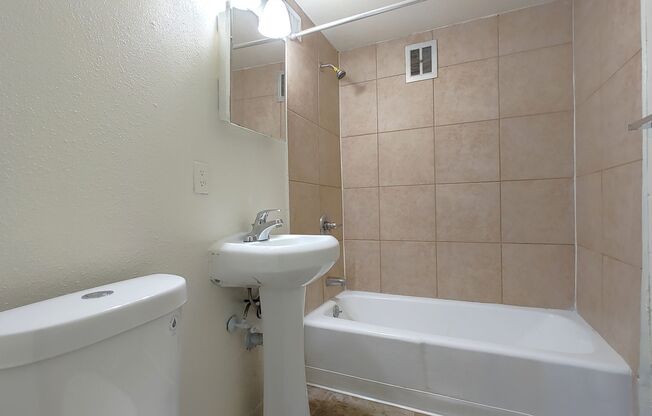 1 bed, 1 bath, 700 sqft, $815, Unit Unit 22