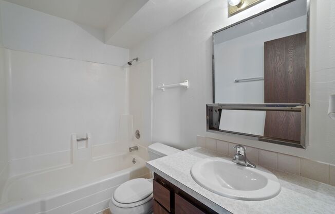 2 beds, 1 bath, $1,095, Unit 2522