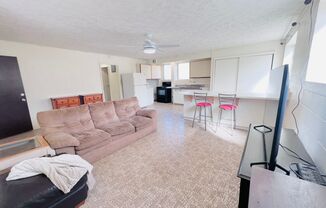 3 beds, 1 bath, $2,600, Unit A (Downstairs)