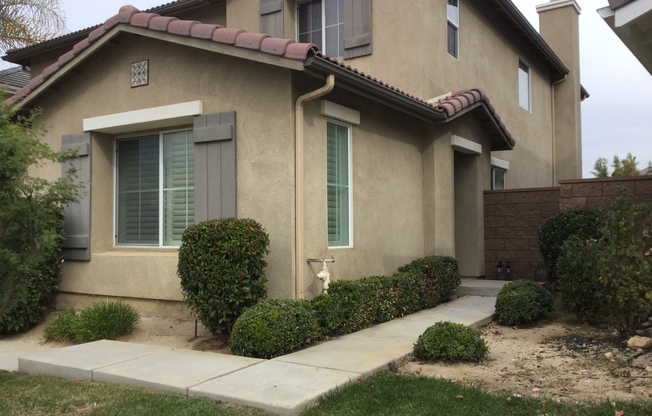 3 Bedroom 2 Bathroom Home in Corona