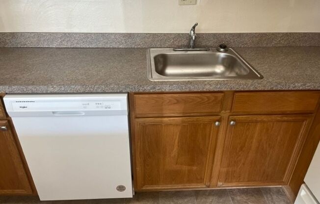 2 beds, 1 bath, 900 sqft, $1,425, Unit 716