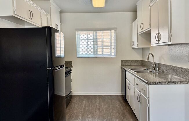 2 beds, 1 bath, 800 sqft, $2,480, Unit 320-09