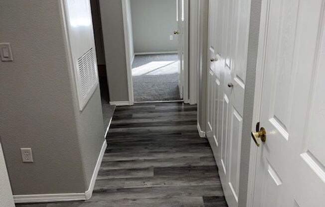 2 beds, 2 baths, $1,400, Unit Unit 2127, Bldg 32