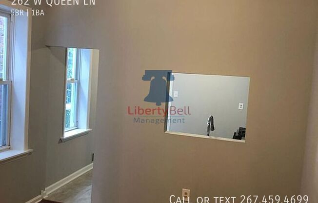262 W QUEEN LN
